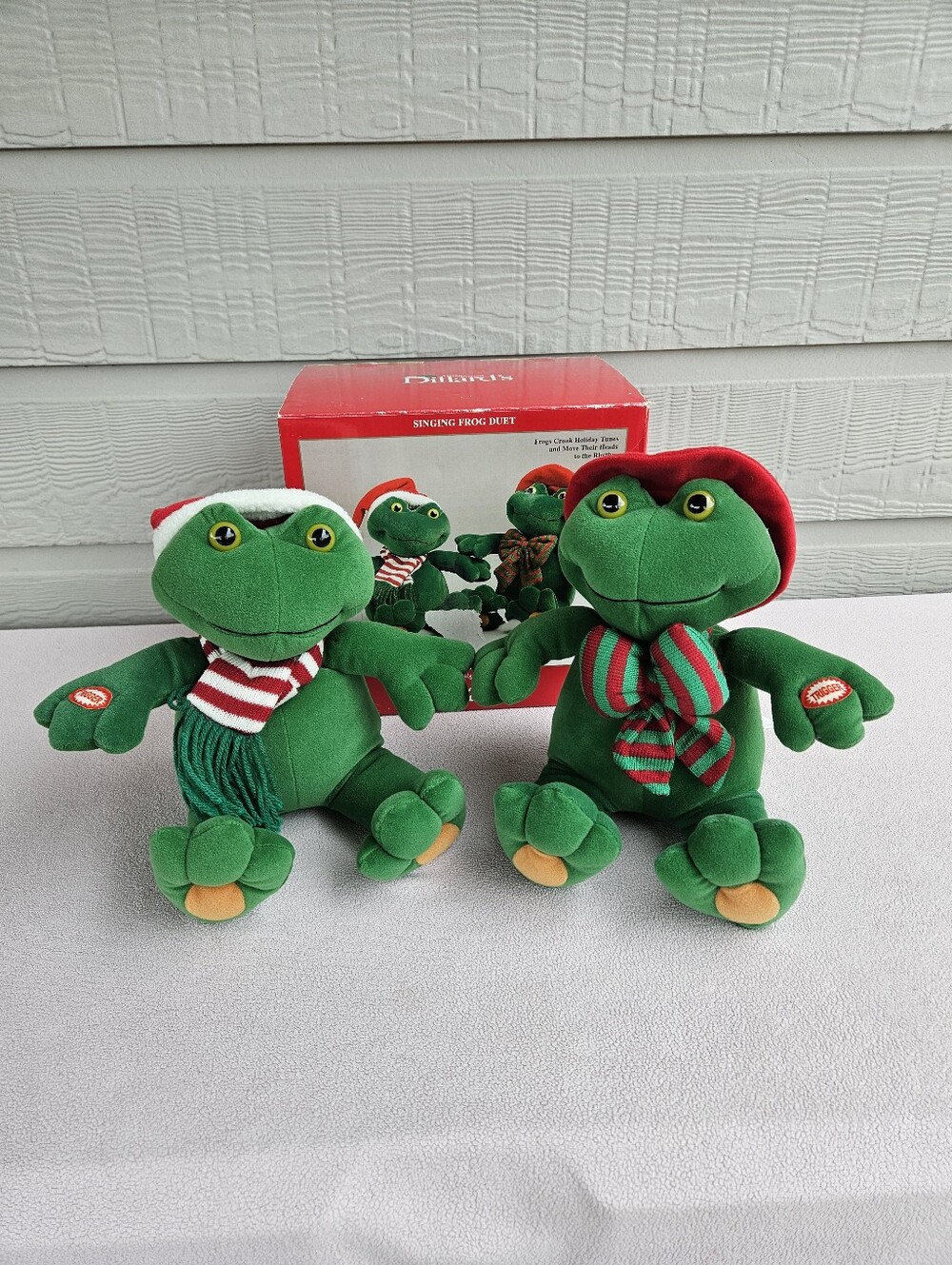 Dillard's Trimmings Singing Frog Duet  Musical Animated Christmas Plush With Box